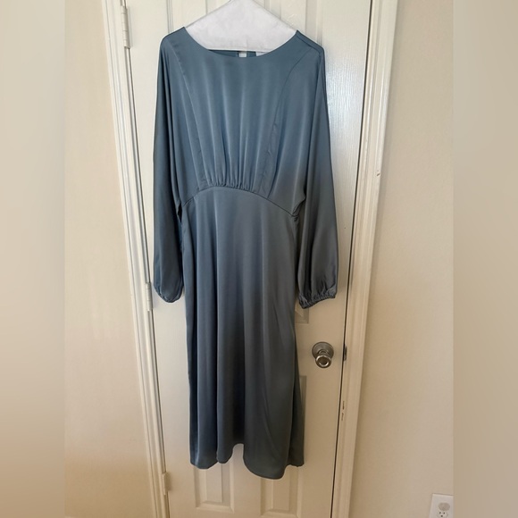 Beautiful satin dress pale blue - Picture 6 of 7